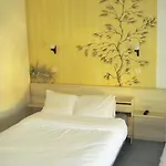 Kapselhotel - Bar - Les Passions *
