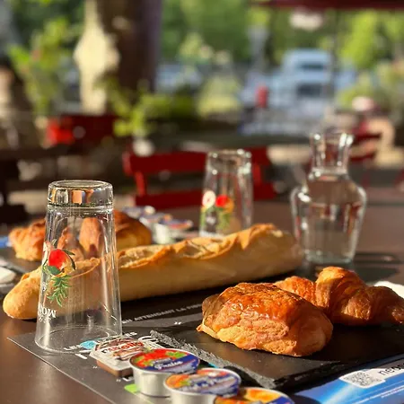 Kapselhotel - Bar - Les Passions